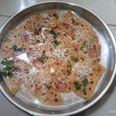 A picture of Chilli garlic parathe.