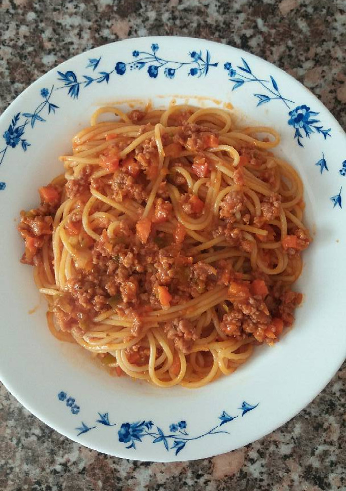 Una foto de Espaguetis/pasta a la boloñesa (Rápido y simple)