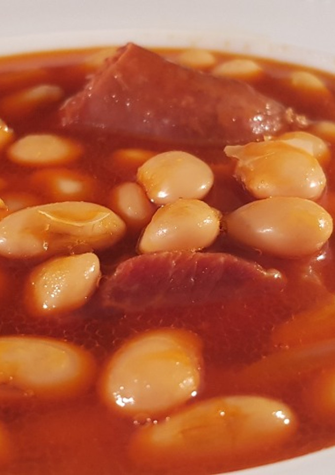 Una foto de Alubias con chorizo y jamón