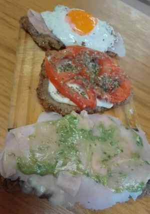 Una foto de 3 maneras de decorar tus milanesas