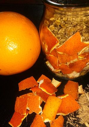 Una foto de Mix Cáscara de Naranja y Manzanilla para el mate o Infusión