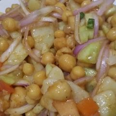 A picture of Phulki chana chat.