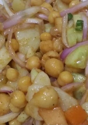 A picture of Phulki chana chat.
