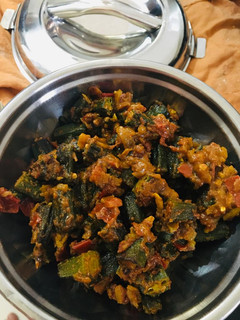 ભીંડી મસાલા (Bhindi Masala Recipe In Gujarati) રેસીપી મુખ્ય ફોટો
