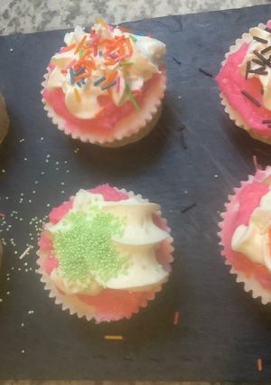 Une photo de Cups🧁 cake 🍭mascarpone🥣🍶