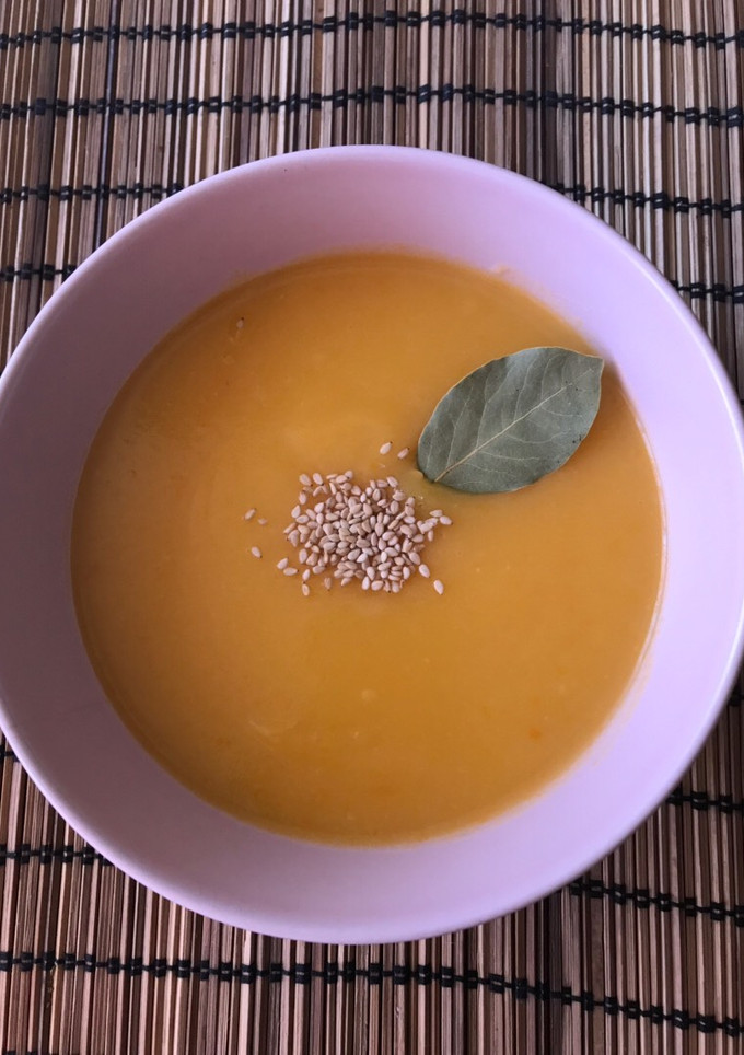 Una foto de Crema de zanahoria y sésamo 🥕
