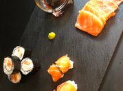 Une photo de surimi avocat
