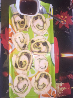 Una foto de Pechuga rellena de espinaca, queso, jamón y ciruelas
