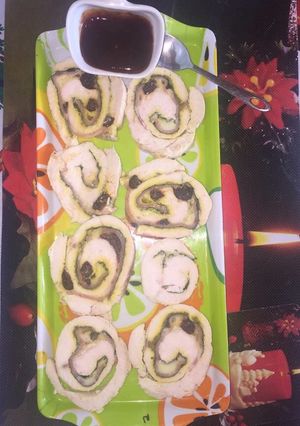 Una foto de Pechuga rellena de espinaca, queso, jamón y ciruelas