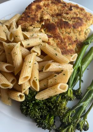 A picture of Chicken and snitzel.