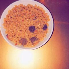 A picture of Macaroni with hanta.