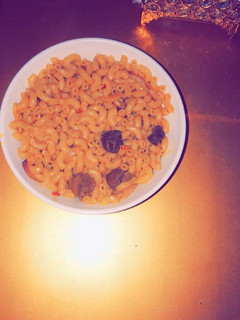 A picture of Macaroni with hanta.