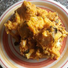 A picture of Yam porriage with scent leaves.