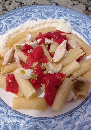 Una foto de Pasta con pollo y mayonesa