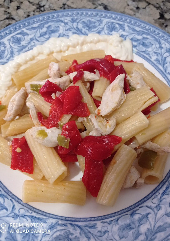 Una foto de Pasta con pollo y mayonesa