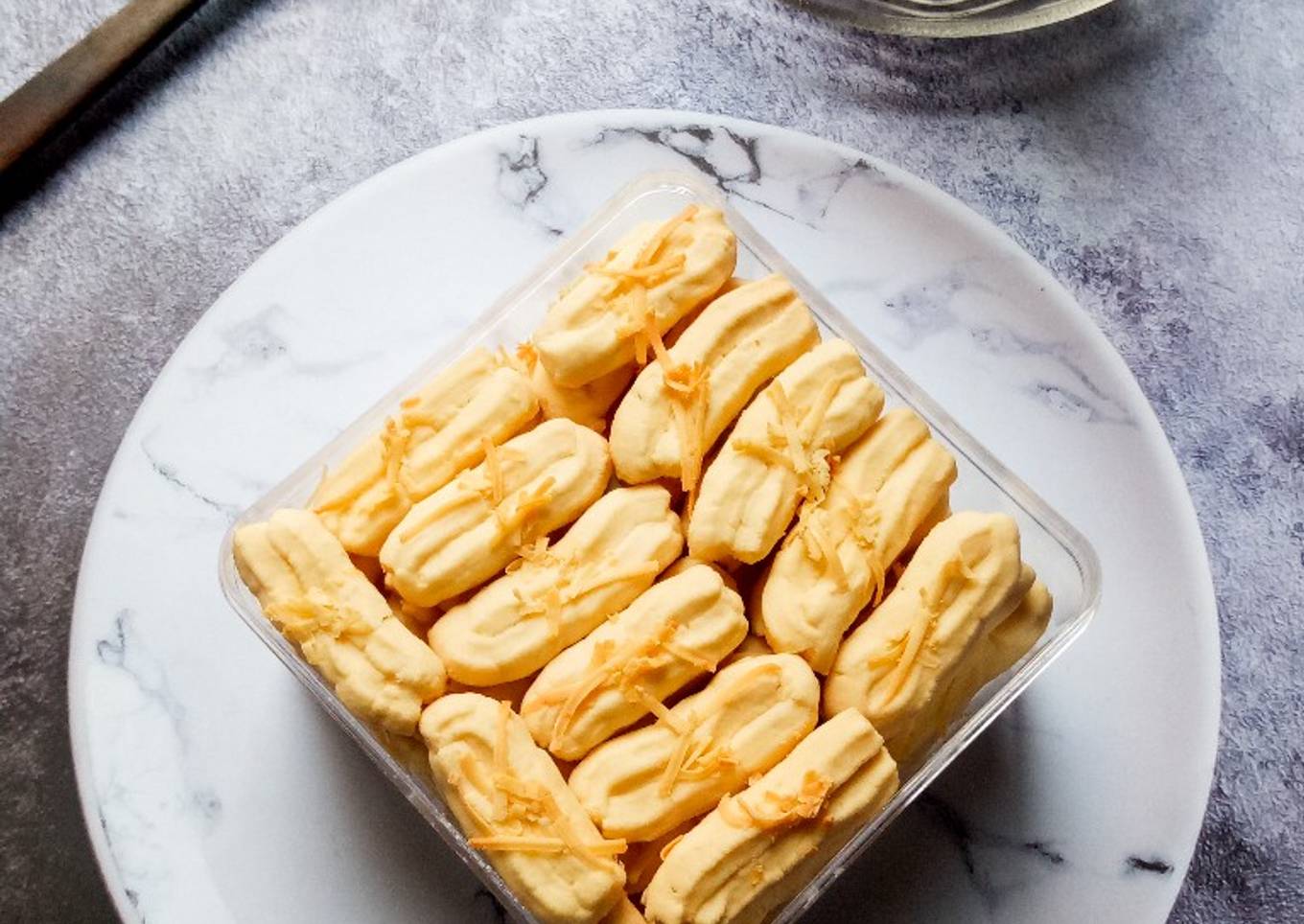 45. Kue Kering Sagu Keju (tanpa oven)