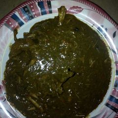 A picture of Tuwon shinkafa wit miyar kuka and local chicken.