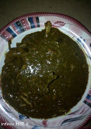 A picture of Tuwon shinkafa wit miyar kuka and local chicken.