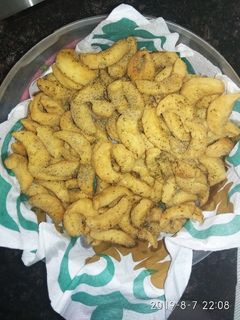 सूजी काजू मसाला मटरी (Suji kaju masala mathri recipe in Hindi) रेसिपी मुख्य फोटो