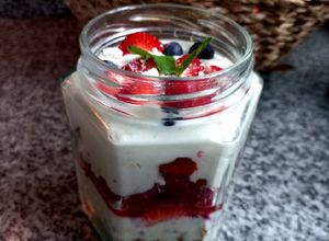 Una foto de Triffle de frutillas