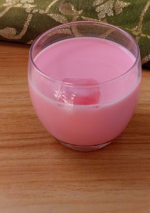 A picture of Rose milk.