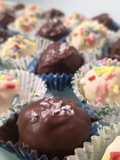 Bolitas de coco bañadas en chocolate
