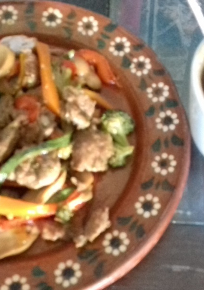 Una foto de Bistec con verduras