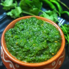 A picture of Green chutney.