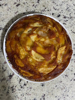Una foto de Torta invertida de manzana/pera 🍎 🍏/🍐
