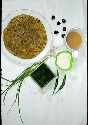 A picture of Hara lehsan ke parathe.