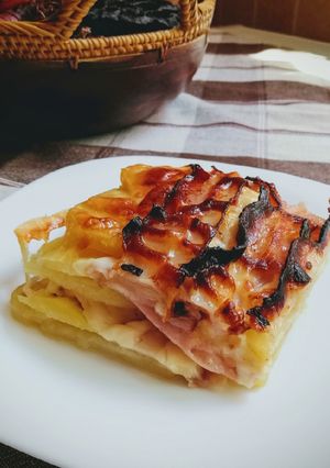 Rakott sonkás-sajtos krumpli recept fotója