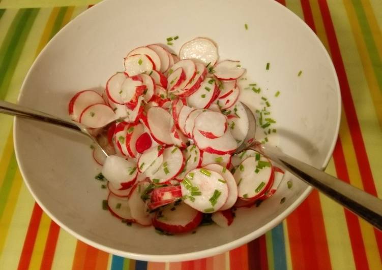 Radieschen-Salat mit Buttermilch-Dressing