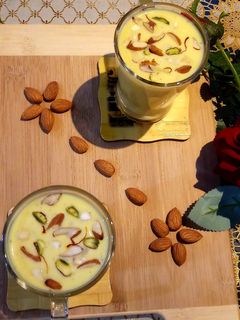बादाम मिल्कशेक (badam milkshake recipe in Hindi) रेसिपी मुख्य फोटो