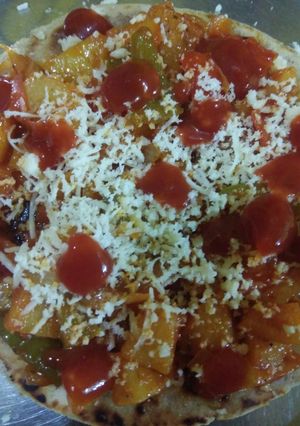ભાખરી પીઝા (Bhakhri Pizza Recipe In Gujarati) રેસીપી મુખ્ય ફોટો
