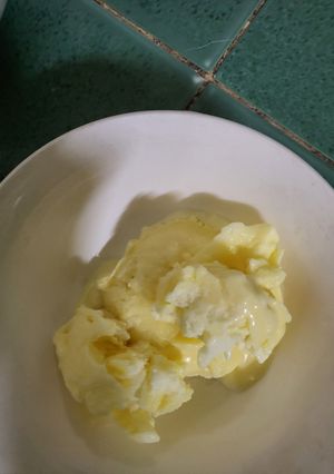 Hình của món Passion Fruit ice cream with condensed milk (Kem chanh dây).