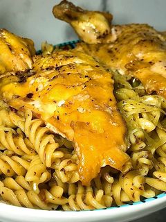 Hình của món Mì Pasta Sốt Pesto & Gà Vàng Nướng Muối Tiêu (Grilled Yellow Chiken & Pesto Guanciale Pasta).
