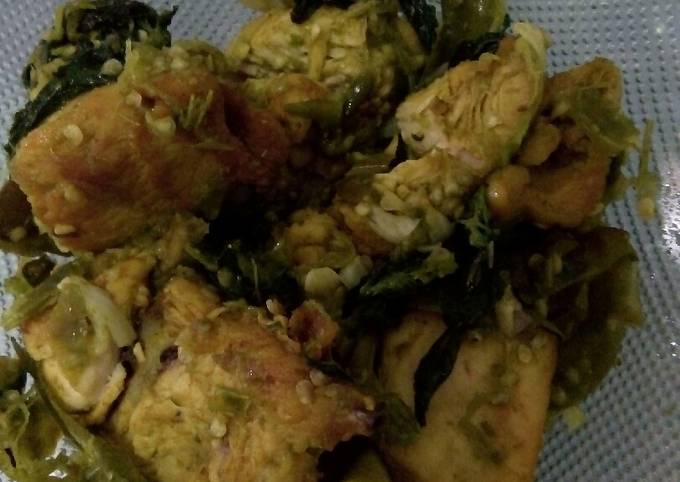 Ayam rica2 sambel ijo pedesnya kebangetan harum kemangi..