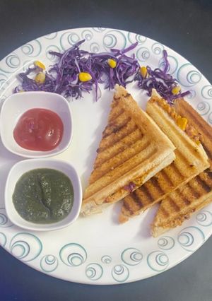 કોલસ્લૉ સેન્ડવિચ (Coleslaw Sandwich Recipe in Gujarati) રેસીપી મુખ્ય ફોટો