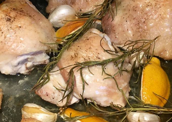 Chicken Roasted With Lemon & Rosemary 🍋🌿