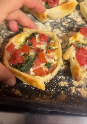Una foto de Empanadas caprese