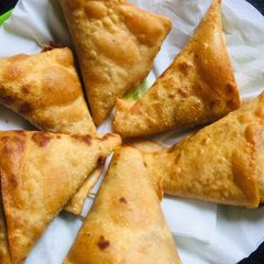 A picture of Onion samosa.
