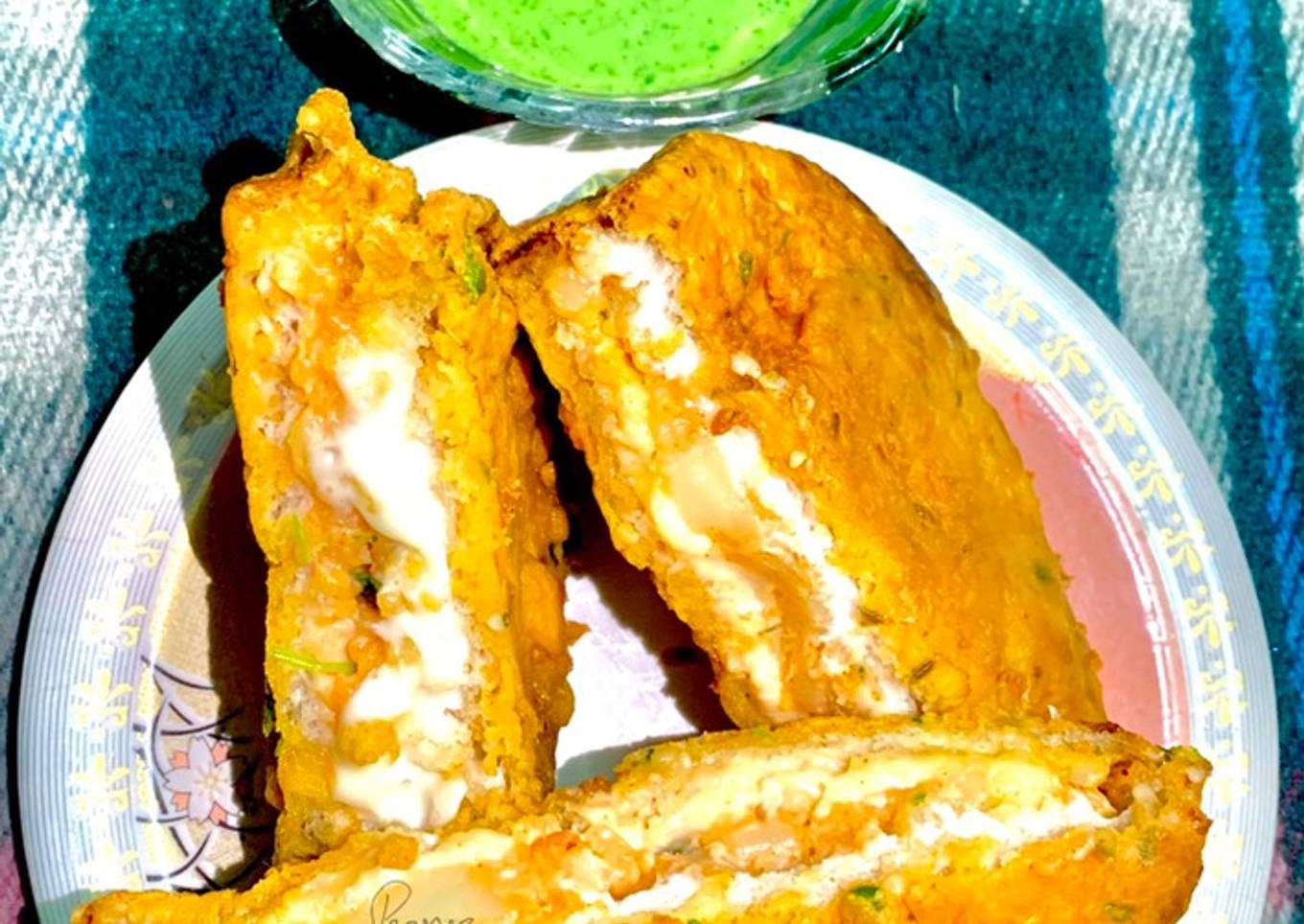Super Cheesy Bread Pakoras