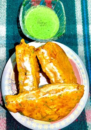 A picture of Super Cheesy Bread Pakoras.