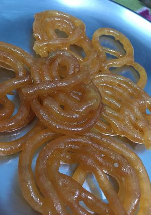 जलेबी (jalebi recipe in Hindi) रेसिपी मुख्य फोटो