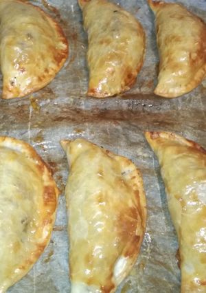 Una foto de Empanadas de carne patatas y comino (samosas)