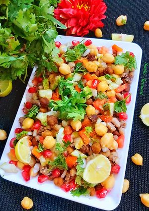 नट्स एण्ड वेजी सैलेड (Nuts and veggie salad recipe in Hindi) रेसिपी मुख्य फोटो