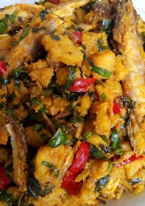 A picture of Unripe plantain porriage with smoked fish.