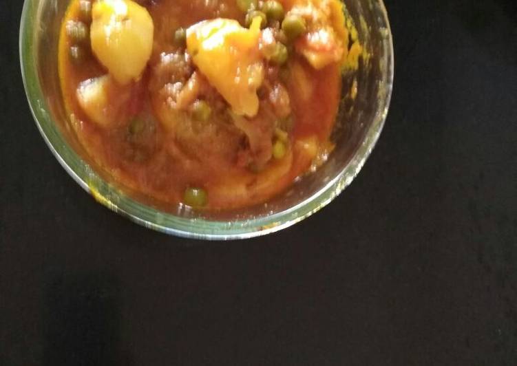 Get Lunch of Potato peas curry (aloo matar)