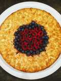Crostata con frolla alle nocciole e frutti di bosco