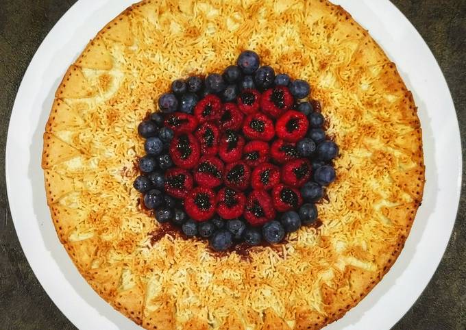 Crostata con frolla alle nocciole e frutti di bosco